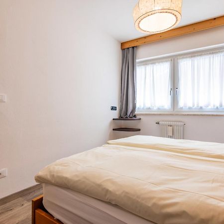 Apartamento Locazione Turistica Cesa Micheluzzi - Czi712 Penia Exterior foto