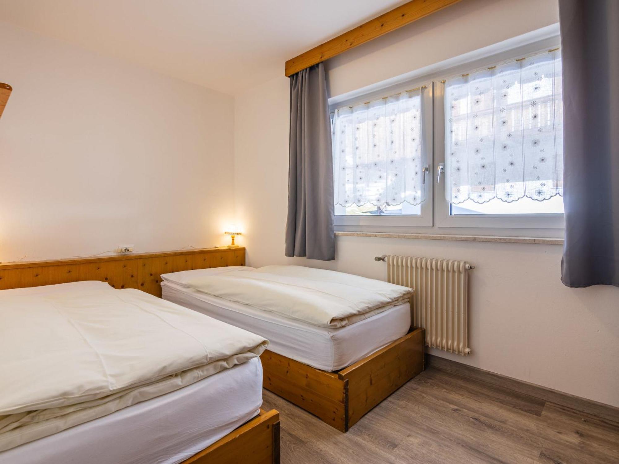 Apartamento Locazione Turistica Cesa Micheluzzi - Czi712 Penia Exterior foto